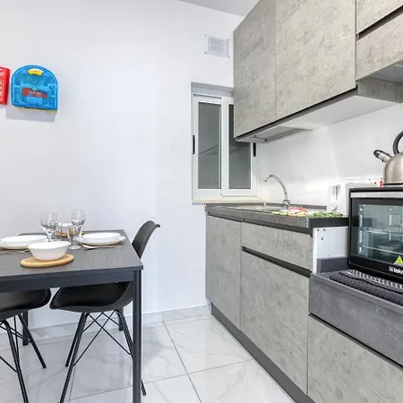 דירה Modern Self-contained In מסידה