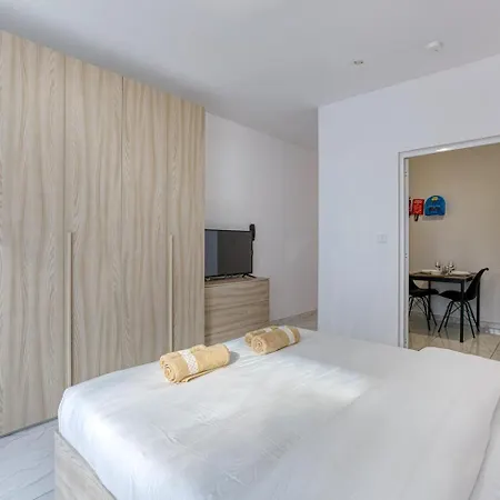 דירה Modern Self-contained In