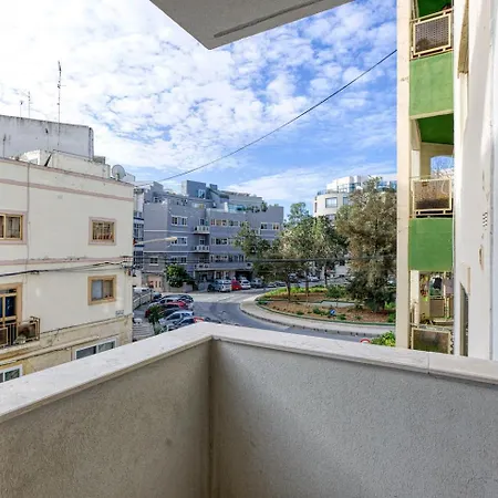 Modern Self-contained In Διαμέρισμα